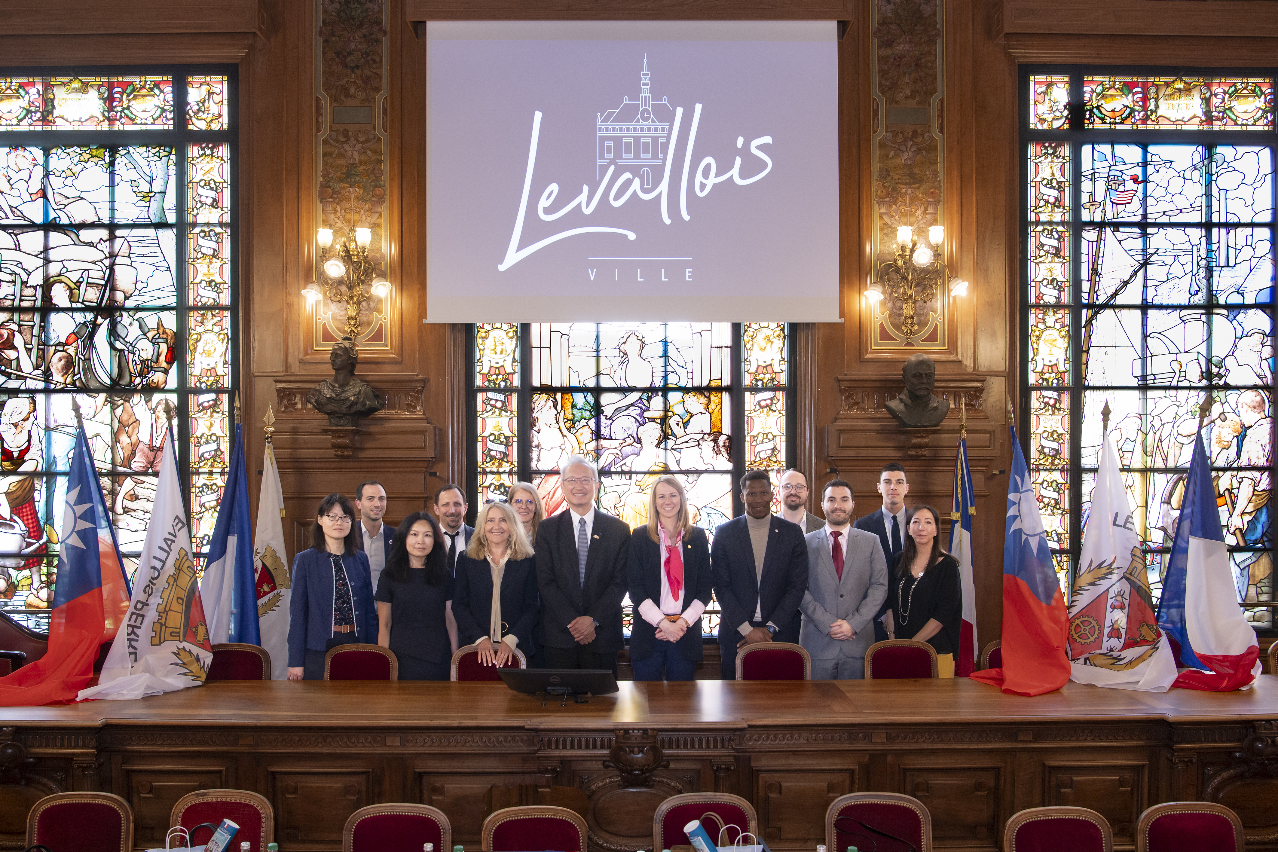 (圖)Through the collaboration of Sports Administration, the Ministry of Foreign Affairs and the Taipei Representative Office in France, Representative Wu Chih-chung officially signed am agreement with Mayor Agnès POTTIER-DUMA